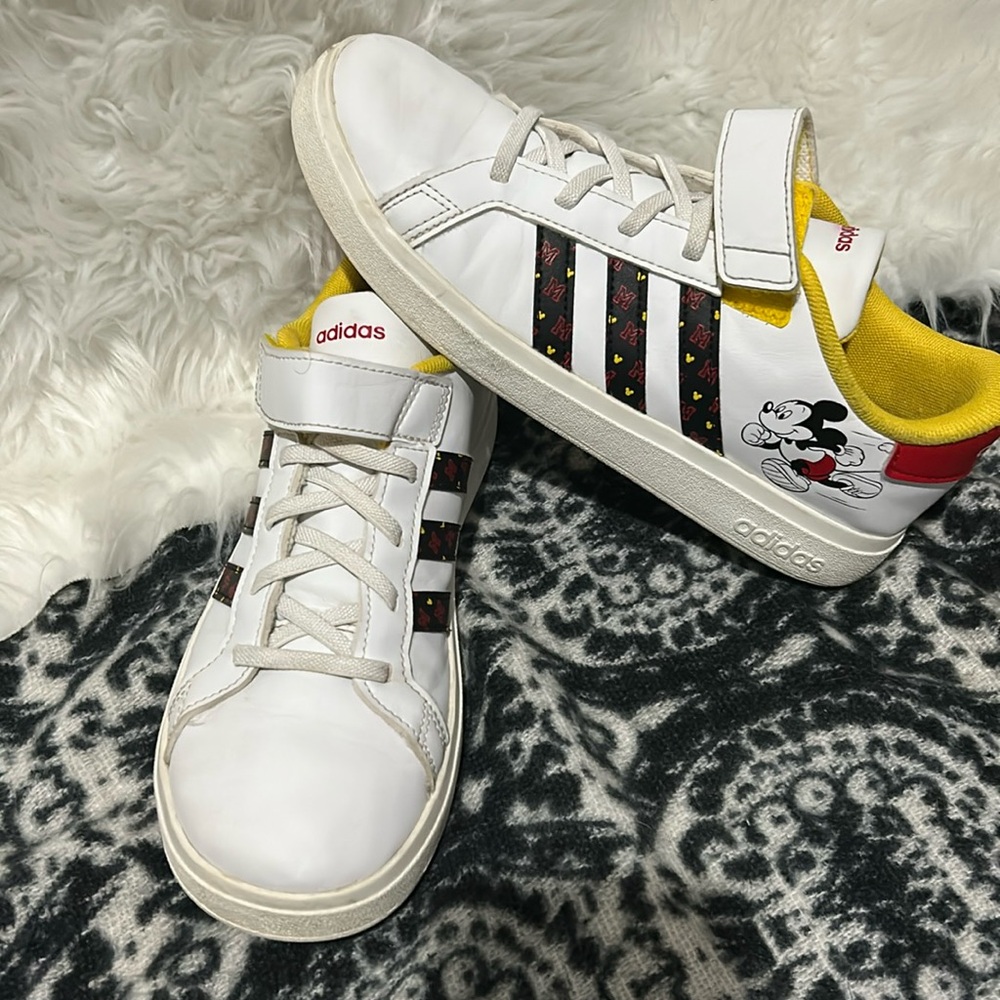 Adidas grand court Disney Mickey Mouse sneakers white unisex sz6🔥